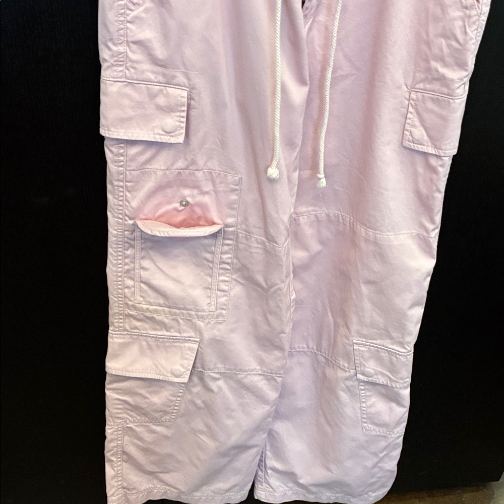 Moda International by Victoria’s Secret Light Pink 9 pocket cargo pants. Size 4